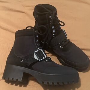 Steve Madden Grady Bootie.  A bold buckle strap and lugged platform. Size 9 1/2